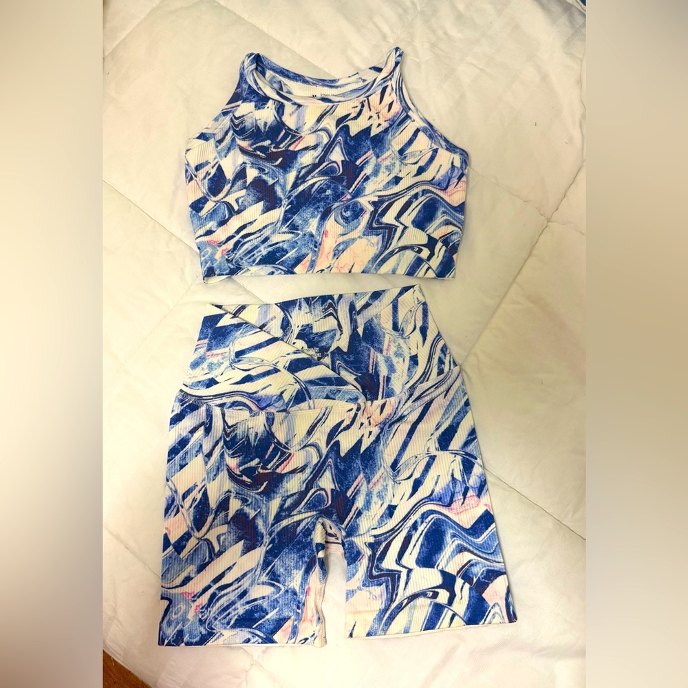 Women's athletic wear 2 piece set White/blues/ splash of pink size M.  Ribbed
